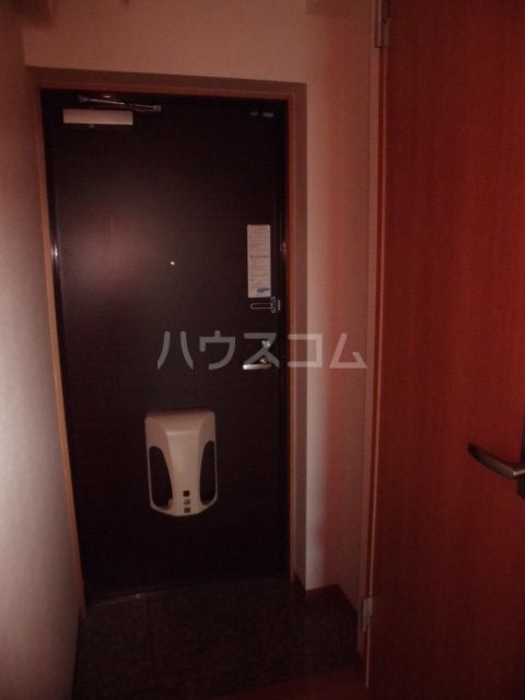 ＪＲ東海道本線 東静岡駅 バス乗車時間：16分 最寄りバス停で下車 徒歩3分 3階建 築16年の玄関写真