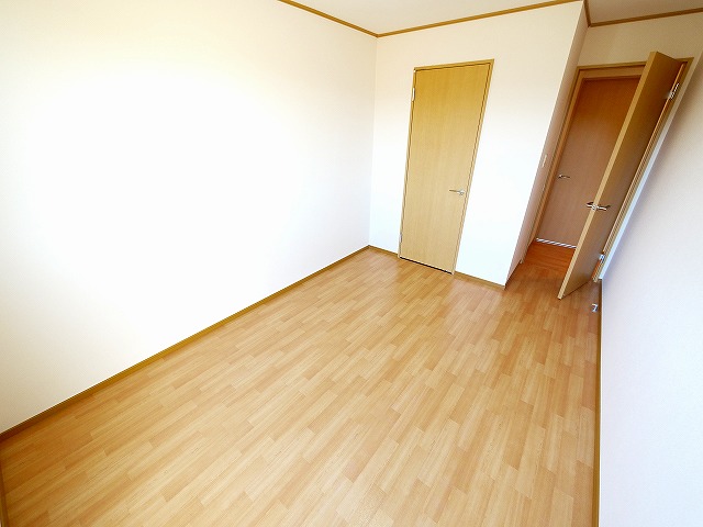 その他部屋・スペース　広くて明るい寝室