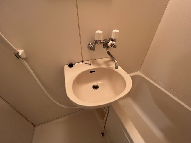 洗面設備　浴室内に洗面台がついてます！