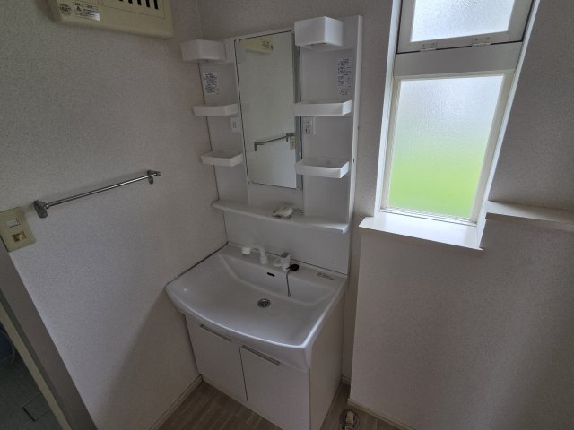 洗面設備　コンパクトで使いやすい洗面所