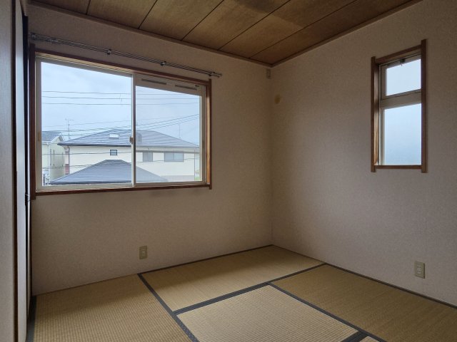 居室・リビング　落ち着いた雰囲気の和室付きです