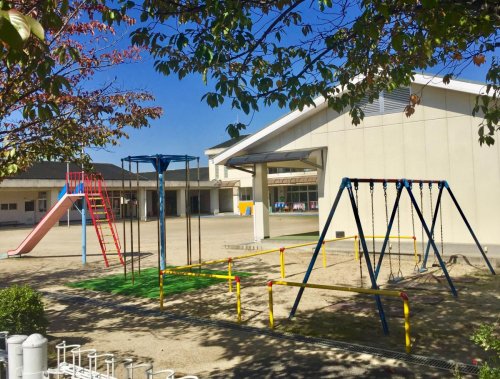 幼稚園・保育園　広陵町立真美ケ丘第二小学校附属幼稚園（幼稚園・保育園）まで561m