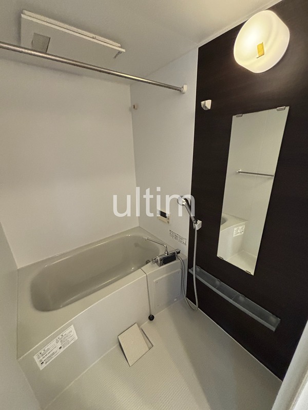 バス・シャワールーム　※同タイプの他のお部屋です