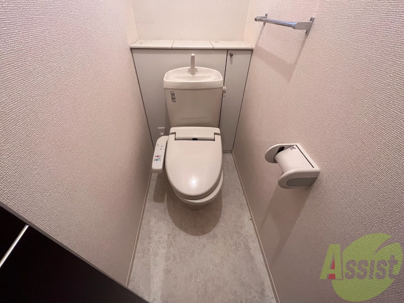 トイレ　トイレはウォシュレット機能付きです。安心して使用できますね。