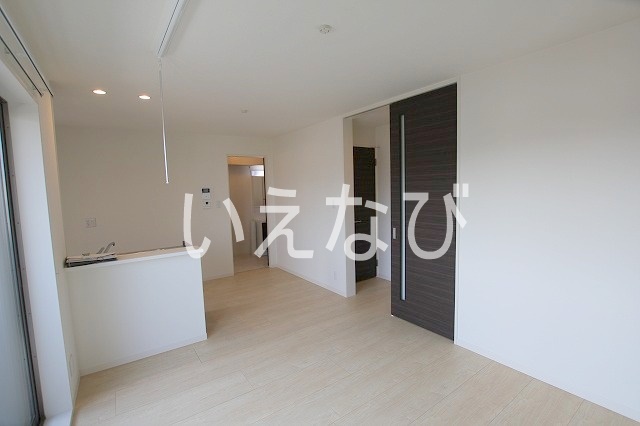 居室・リビング　同一物件の別部屋です