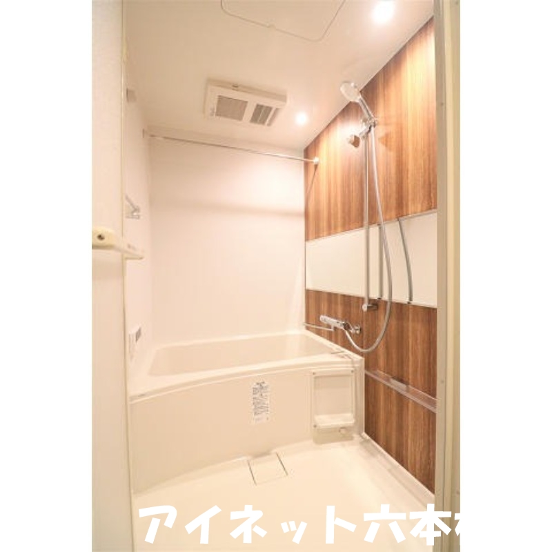 バス・シャワールーム　一日の疲れを癒しましょう。