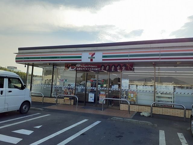 コンビニ　セブンイレブンつくば篠崎店（コンビニ）まで270m