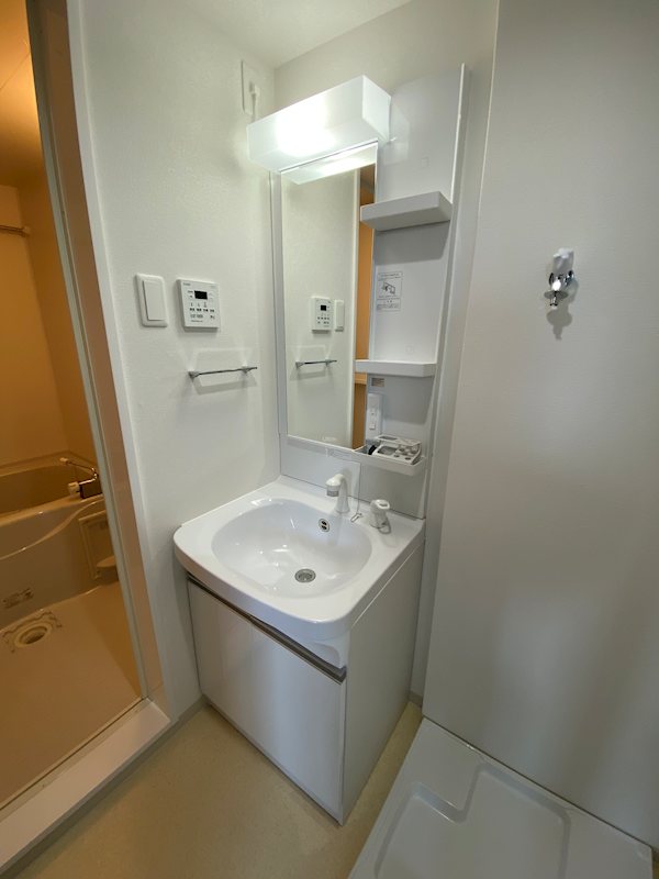 洗面設備　別のお部屋の写真ですが参考までに