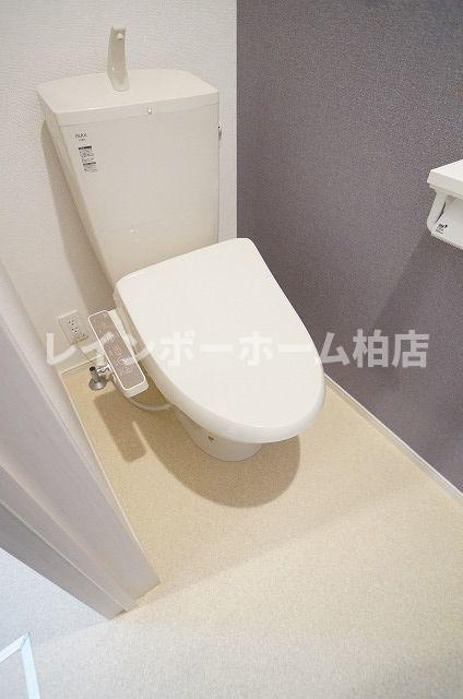 トイレ　温水洗浄便座です