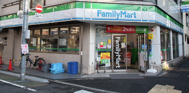 コンビニ　ファミリーマート 中野南台三丁目店（コンビニ）まで437m