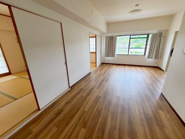 上町グリーンハイツの居間写真