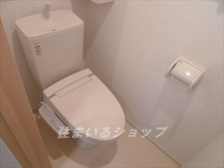 トイレ　シャワートイレ・収納あり