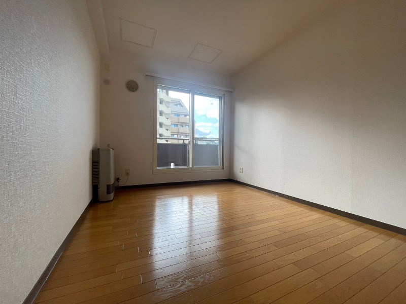 居室・リビング　広くてキレイなお部屋が広がっていて、充実した生活が送れそう。