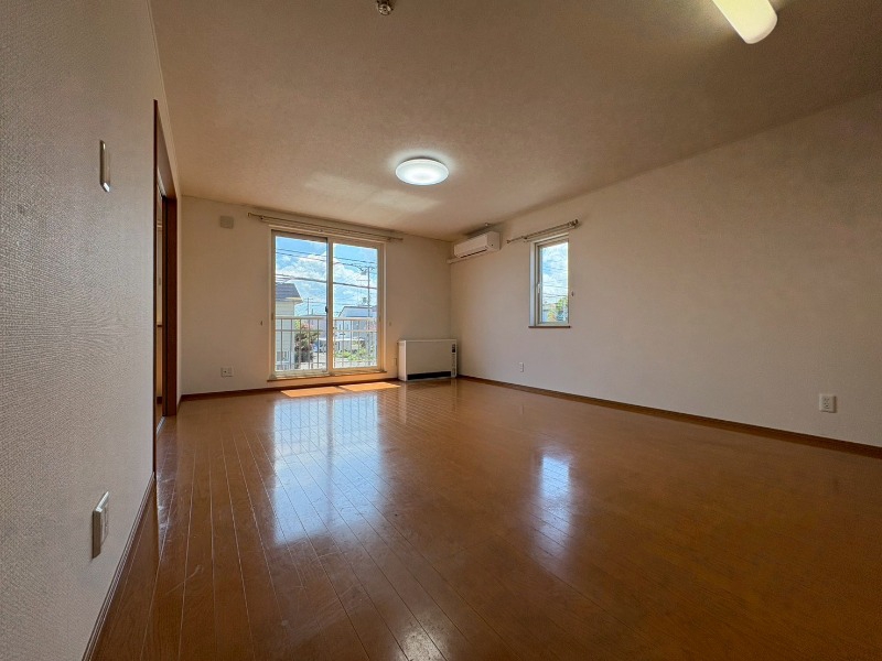 居室・リビング　広くてキレイなお部屋が広がっていて、充実した生活が送れそう。