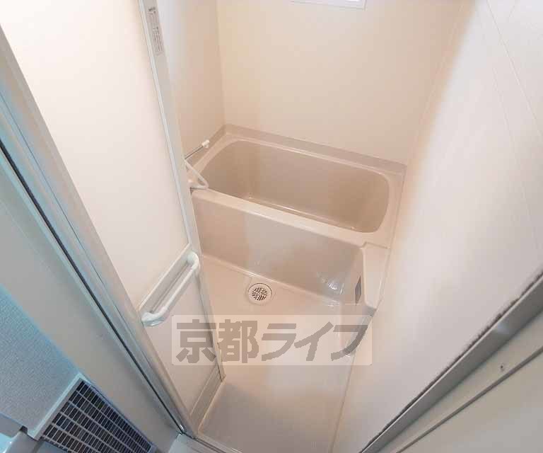 バス・シャワールーム　シンプルな浴室です