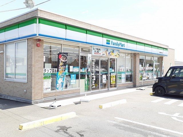 コンビニ　ファミリーマート越津柳之内店（コンビニ）まで120m