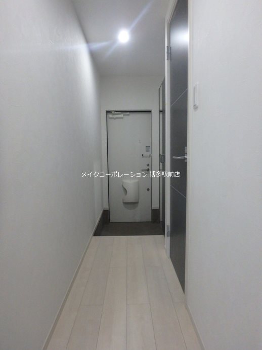 玄関　同物件別部屋写真引用です。