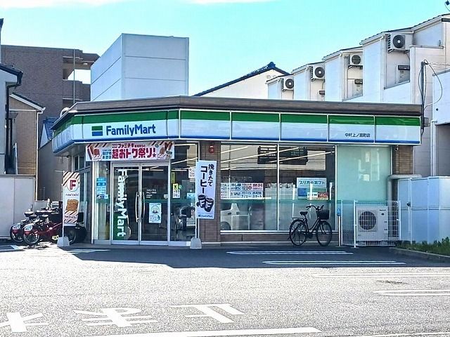 コンビニ　ファミリーマート（コンビニ）まで140m
