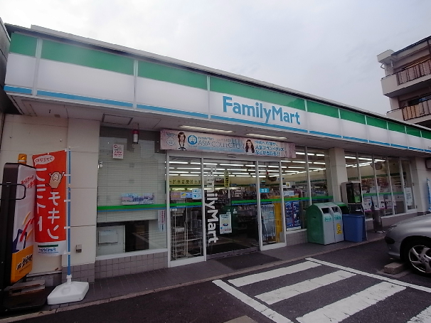 コンビニ　ファミリーマート 江向町三丁目店（コンビニ）まで270m