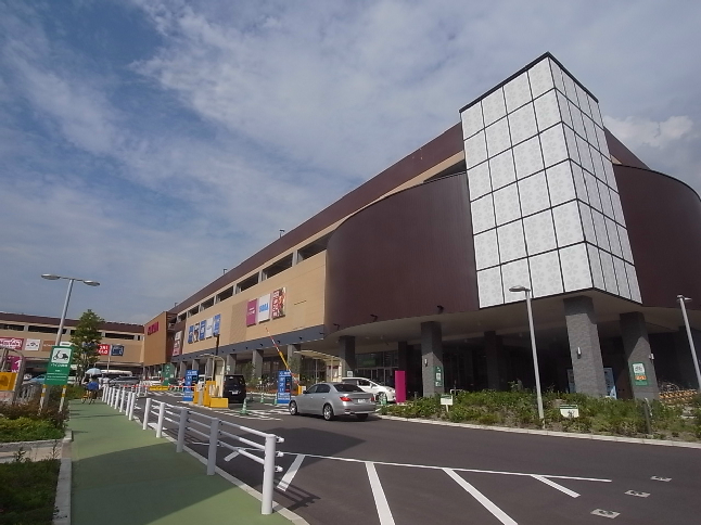 ショッピングセンター　イオンタウン名西（ショッピングセンター）（ショッピングセンター）まで390m