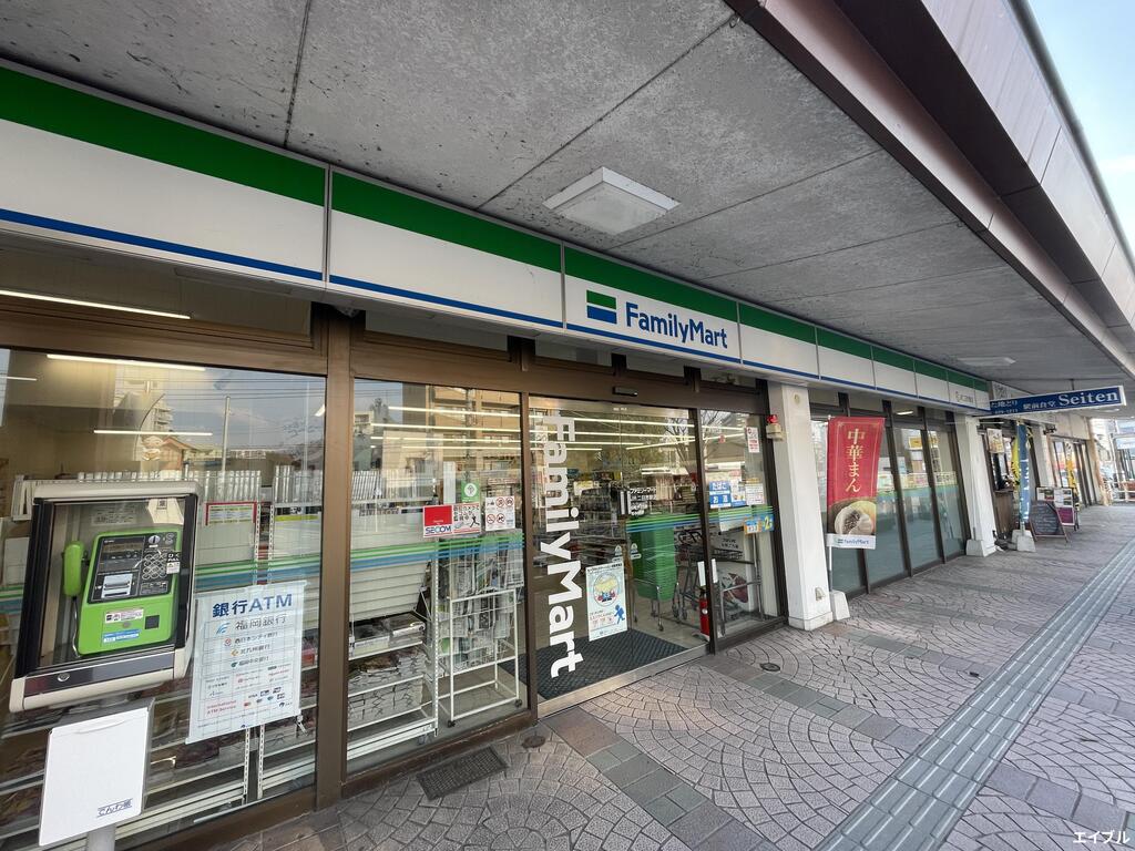 コンビニ　ファミリーマートJR二日市駅店（コンビニ）まで595m