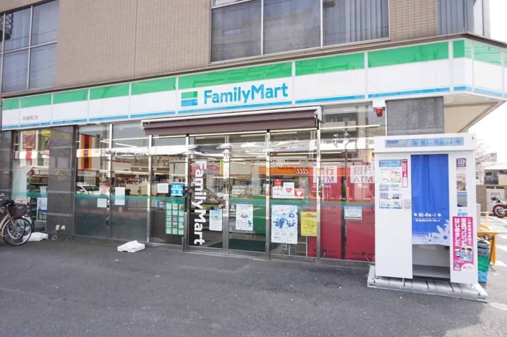 コンビニ　ファミリーマート 戸田駅西口店（コンビニ）まで447m