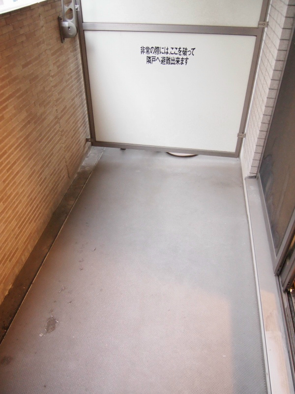 バルコニー　【見学予約受付中】当店の仲介手数料賃料の半月分以下でご紹介★