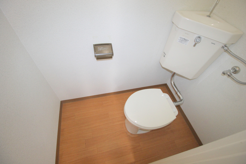 阪急宝塚線 豊中駅 徒歩9分 2階建 築40年のトイレ写真