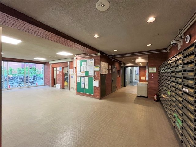 ロビー　※別部屋参考写真
