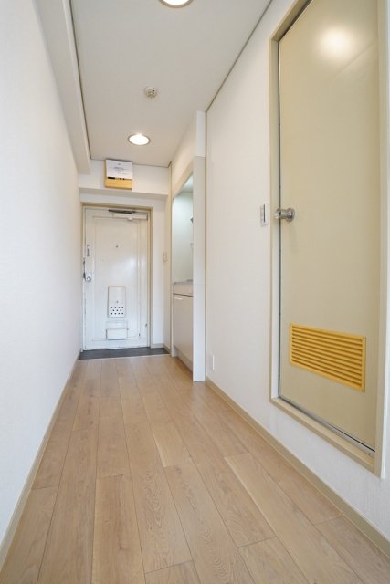 玄関　※別部屋参考写真