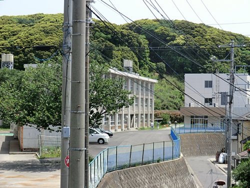 中学校　浦賀中学校（中学校）まで1349m