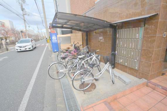 駐車場　あなたの大事な自転車も安心してとめることができますね。