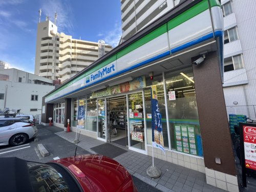 コンビニ　ファミリーマート 千早店（コンビニ）まで187m