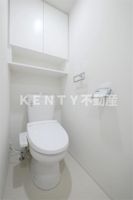 トイレ　落ち着いた色調のトイレです