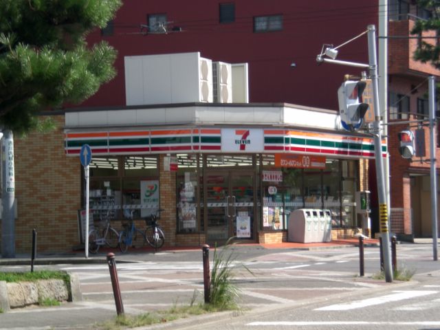 コンビニ　セブンイレブン（コンビニ）まで70m