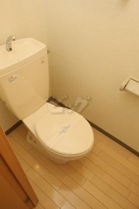 トイレ　弊社ではウォシュレットの取付もお手頃価格で承っております♪