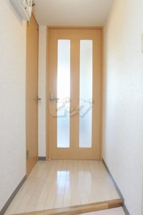 玄関　明るい玄関がお出迎えです☆