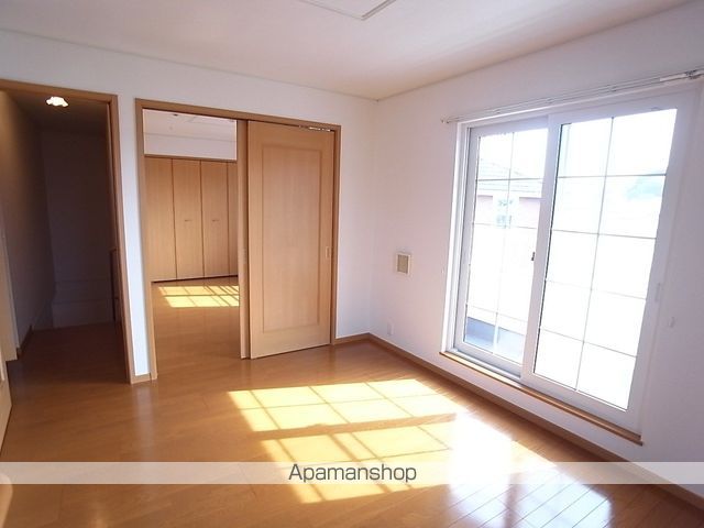 さくらヒルズ霞台 弐番館の居間写真