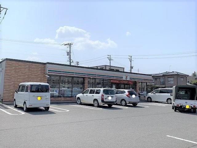 コンビニ　セブンイレブン加賀岡町店（コンビニ）まで301m