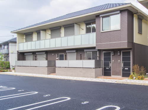 建物外観　高断熱ペアガラス使用