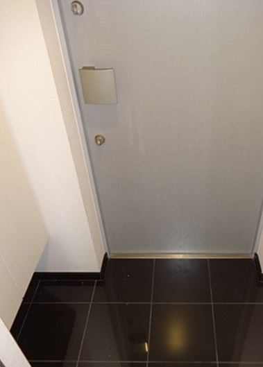 玄関　※別部屋参考写真