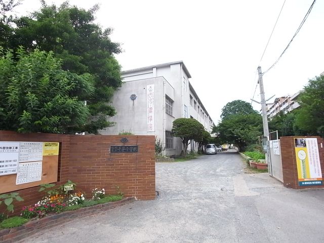 小学校　市立千早小学校（小学校）まで840m