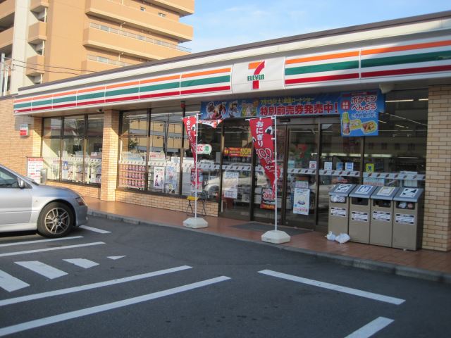 コンビニ　セブンイレブン（コンビニ）まで500m