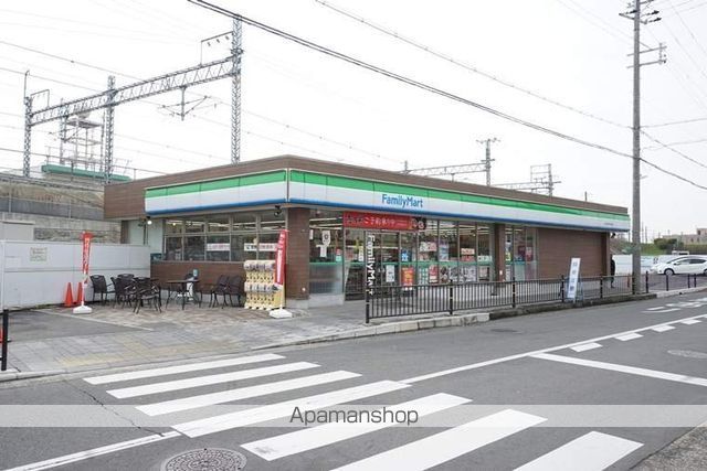 コンビニ　ファミリーマート茨木三島中学校南店（コンビニ）まで866m