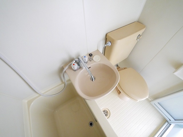 その他設備　お風呂には洗面台もついてます。