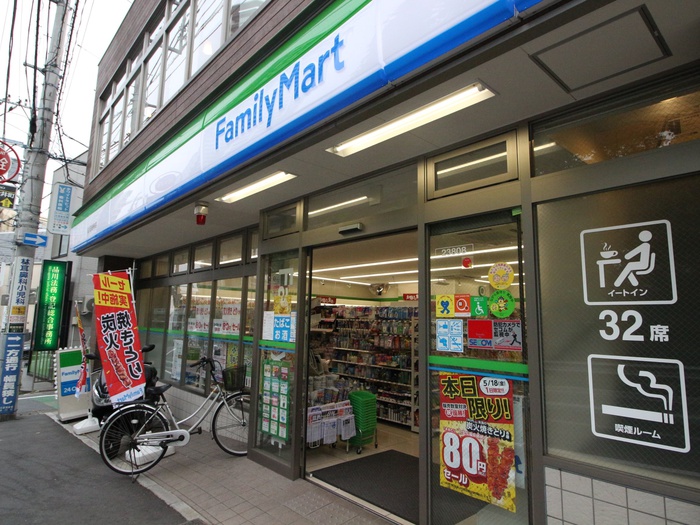 コンビニ　ファミリーマート品川区役所前店（コンビニ）まで610m