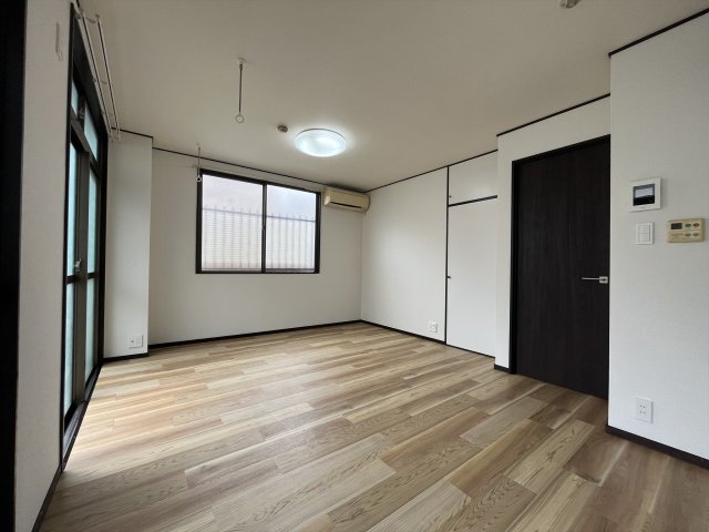 居室・リビング　同物件・別部屋画像