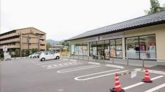 コンビニ　セブンイレブン京都産業大学前店（コンビニ）まで2700m