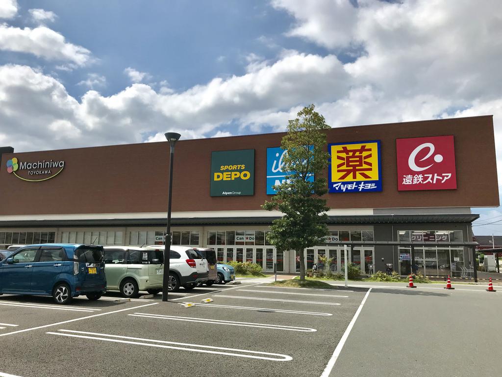 スーパー　遠鉄ストア豊川店（スーパー）まで933m