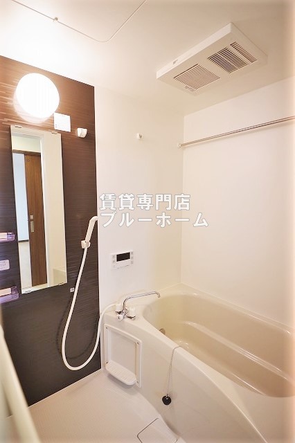 バス・シャワールーム　浴室乾燥機付きで雨の日も困りません！